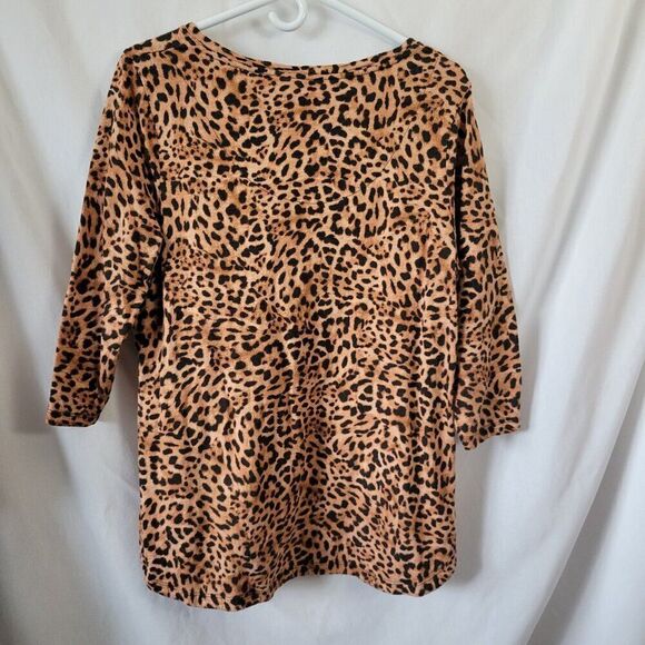 Chico's Large Animal Print Pullover Top front pocket hi-low hem 3/4 sleeves EUC - Picture 7 of 10